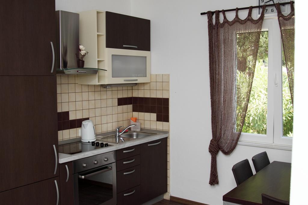 Apartments Vila Oksana Mimice Buitenkant foto