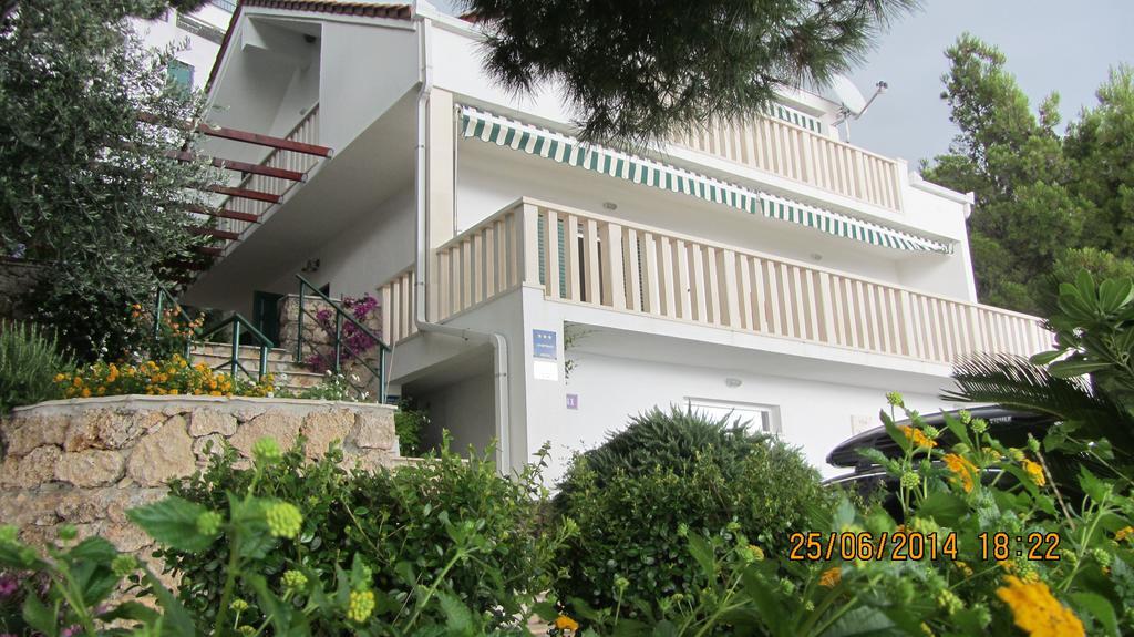 Apartments Vila Oksana Mimice Buitenkant foto